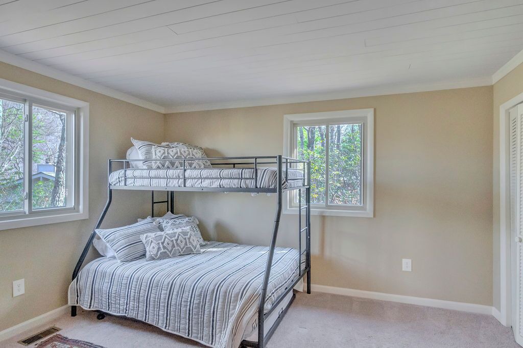 Photo of Bedroom in Laurel Ridge