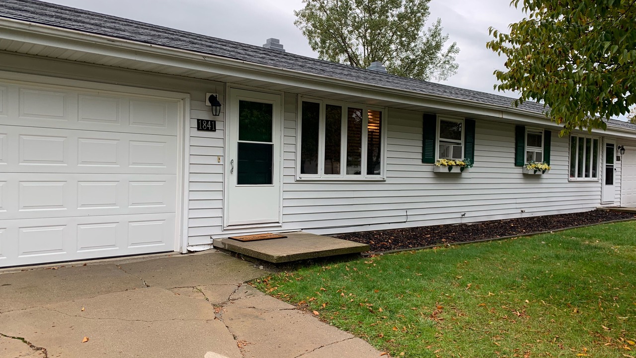 Photo of Bedroom in Ashwaubenon