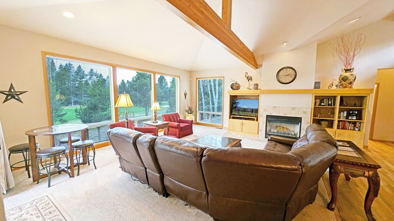 Photo of Livingroom in Sunriver