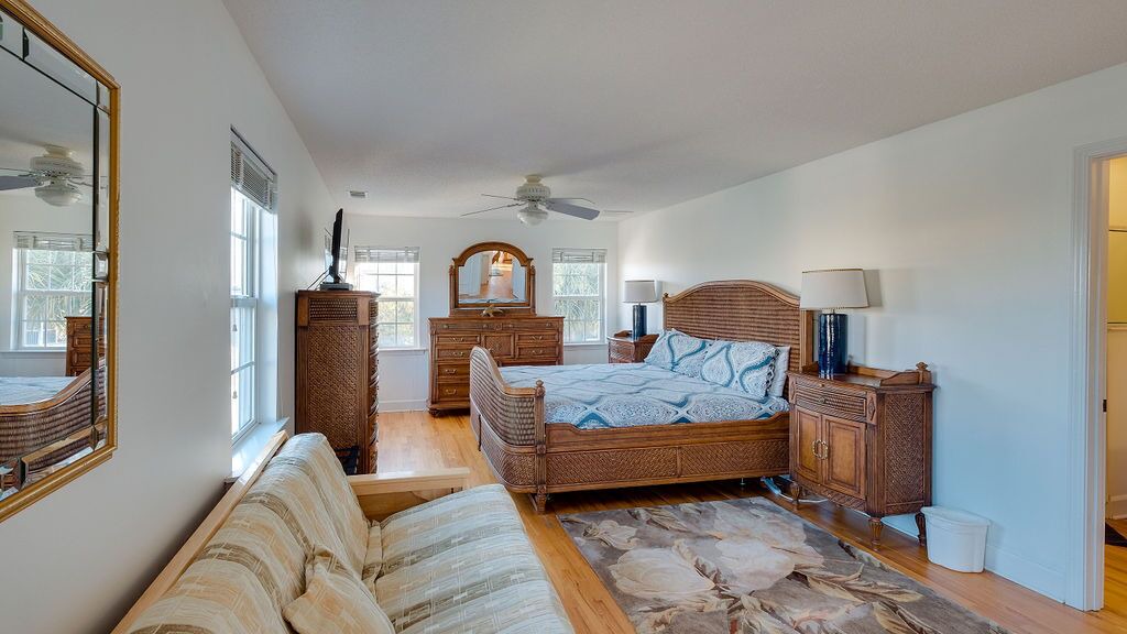 Photo of Bedroom in Savannah Beach