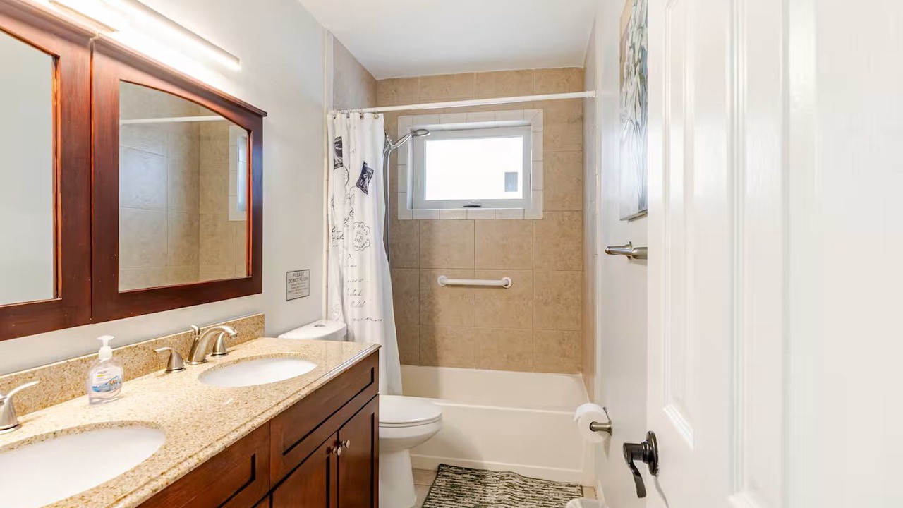 Photo of Bathroom in Hollywood Hills