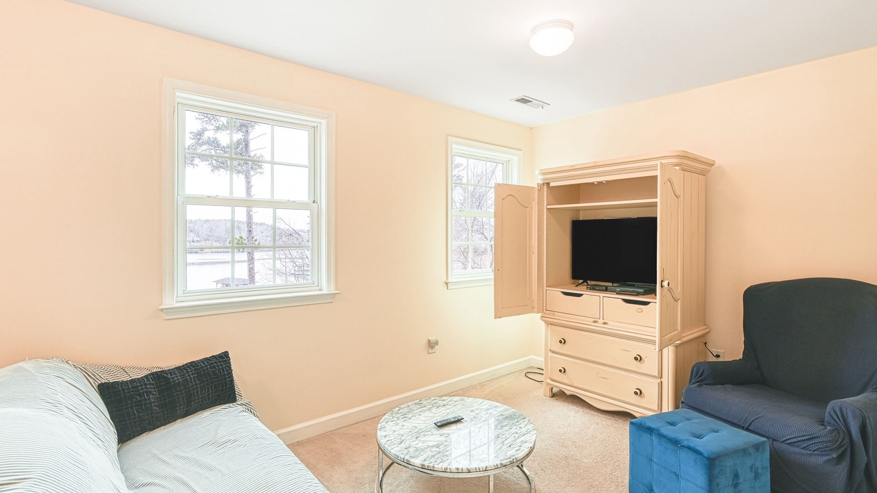 Photo of Livingroom in Orange