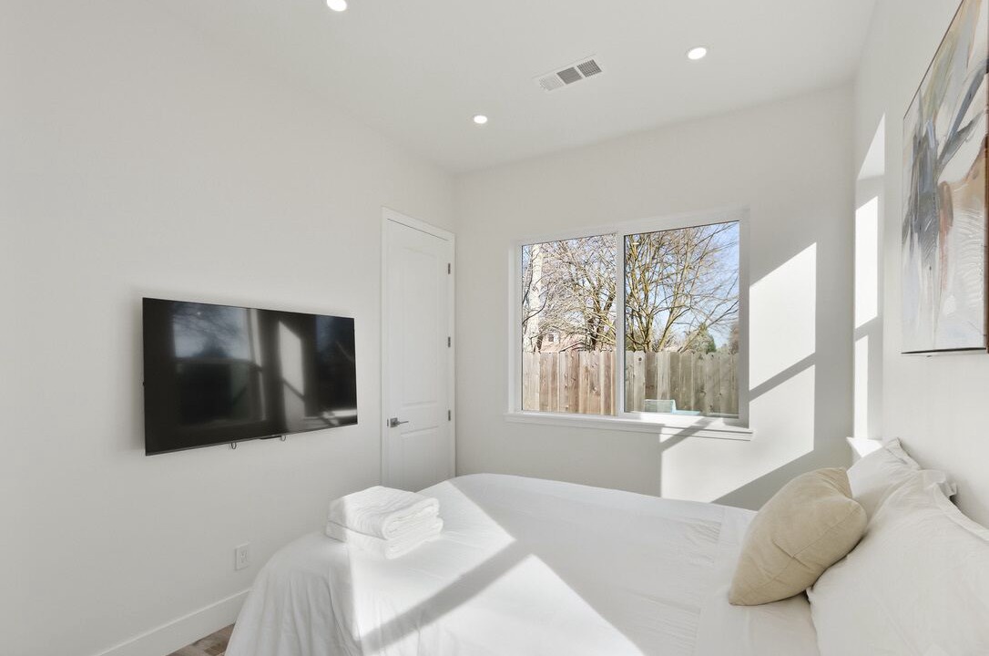 Photo of Bedroom in West Davis Manor