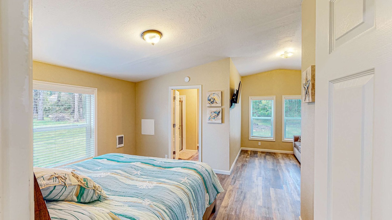 Photo of Bedroom in Coos Bay