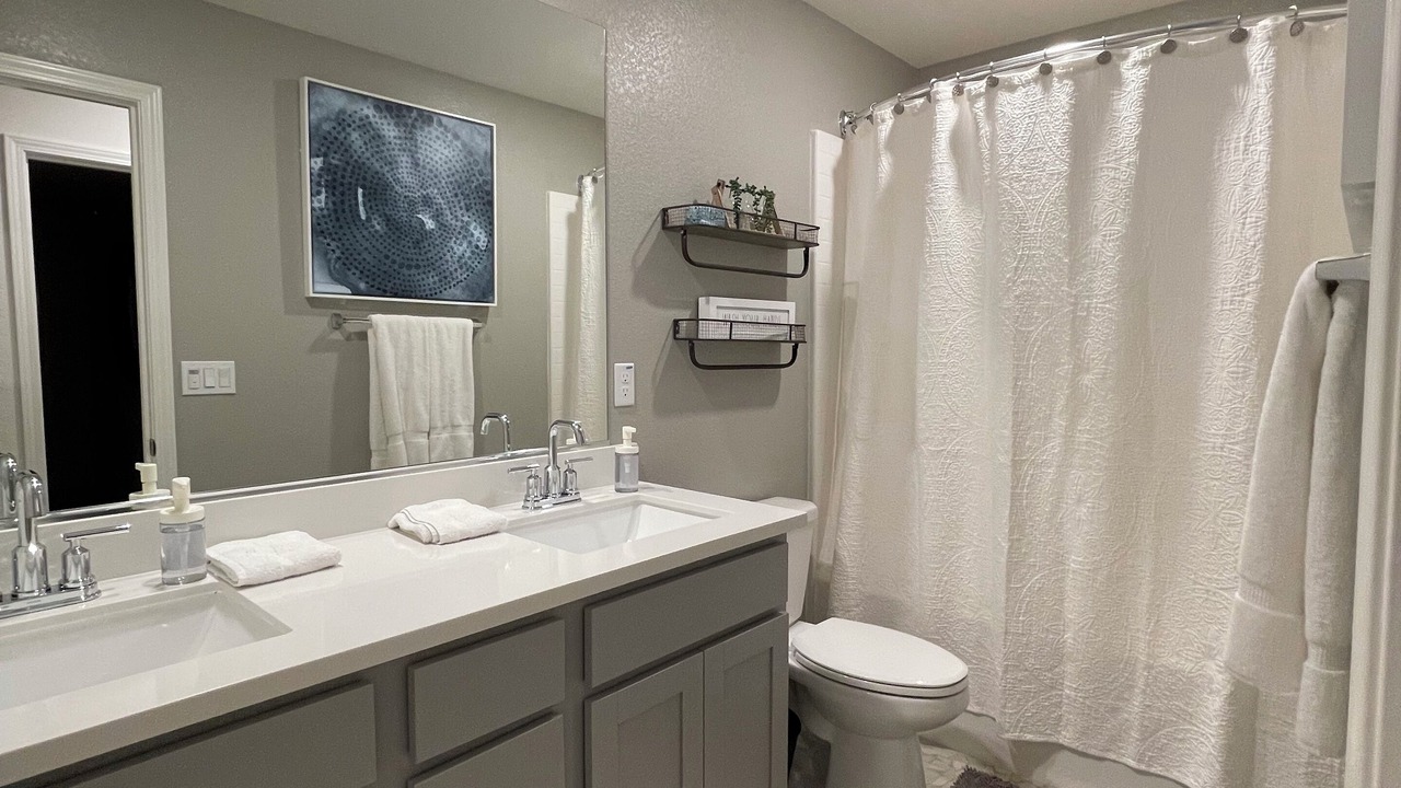 Photo of Bathroom in Olivehurst