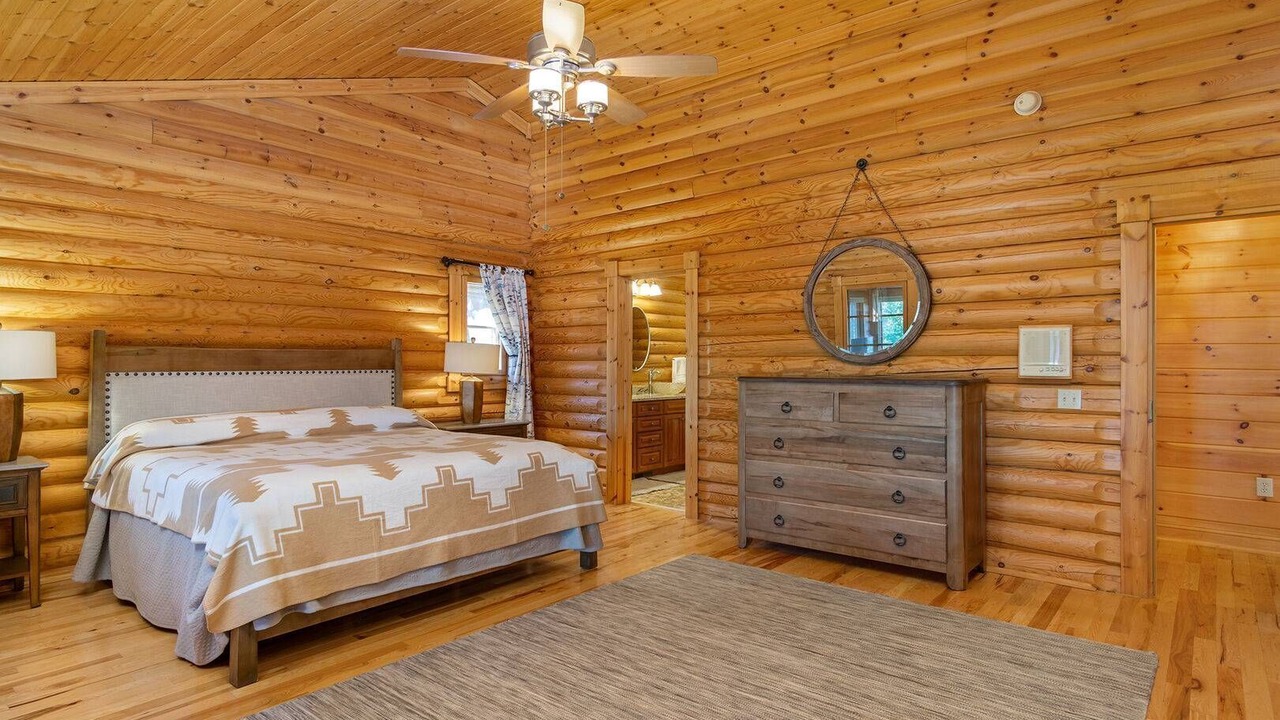Photo of Bedroom in Old Fort