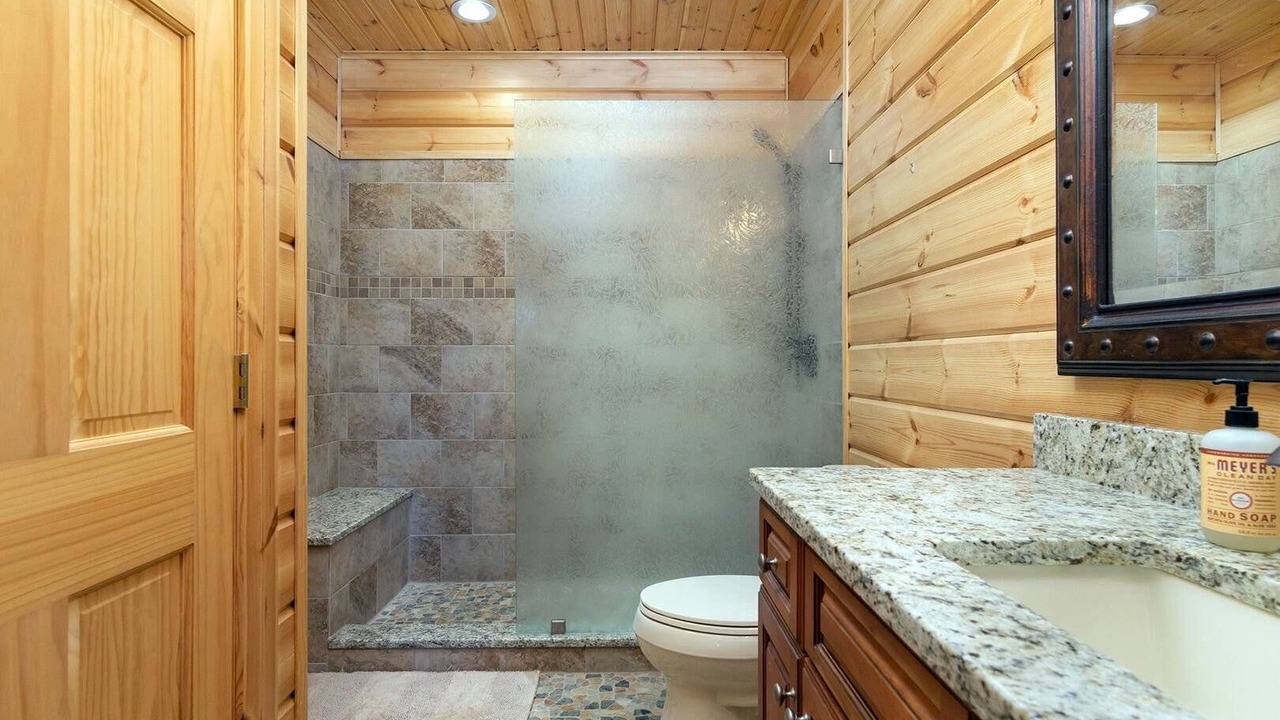 Photo of Bathroom in Old Fort