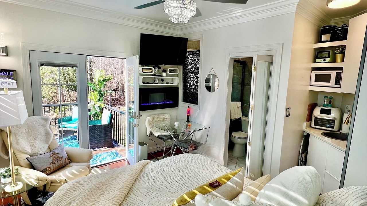 Photo of Bedroom in Jefferson Manor