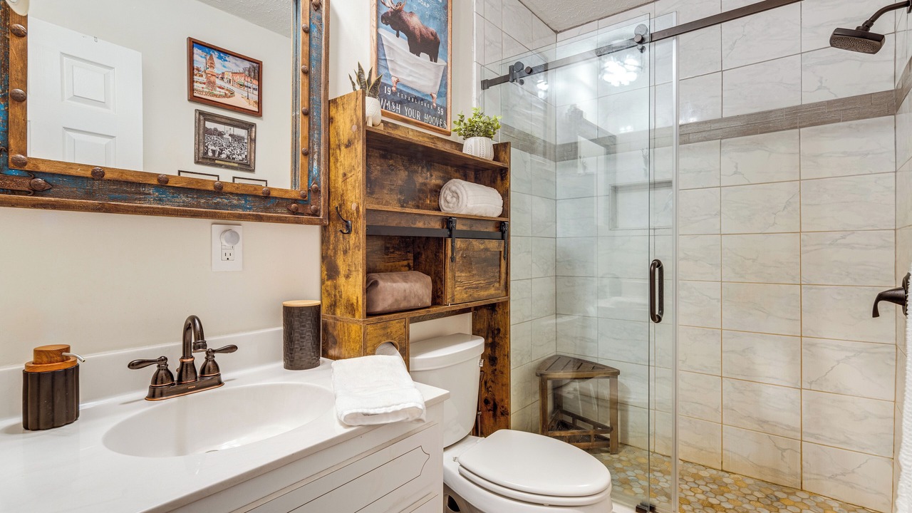 Photo of Bathroom in Old Fort