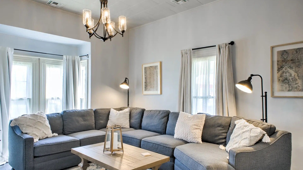 Photo of Livingroom in Old Fort