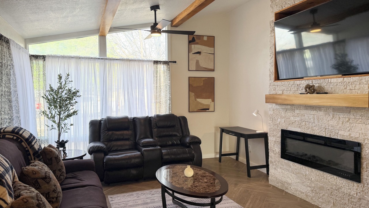 Photo of Livingroom in Roswell