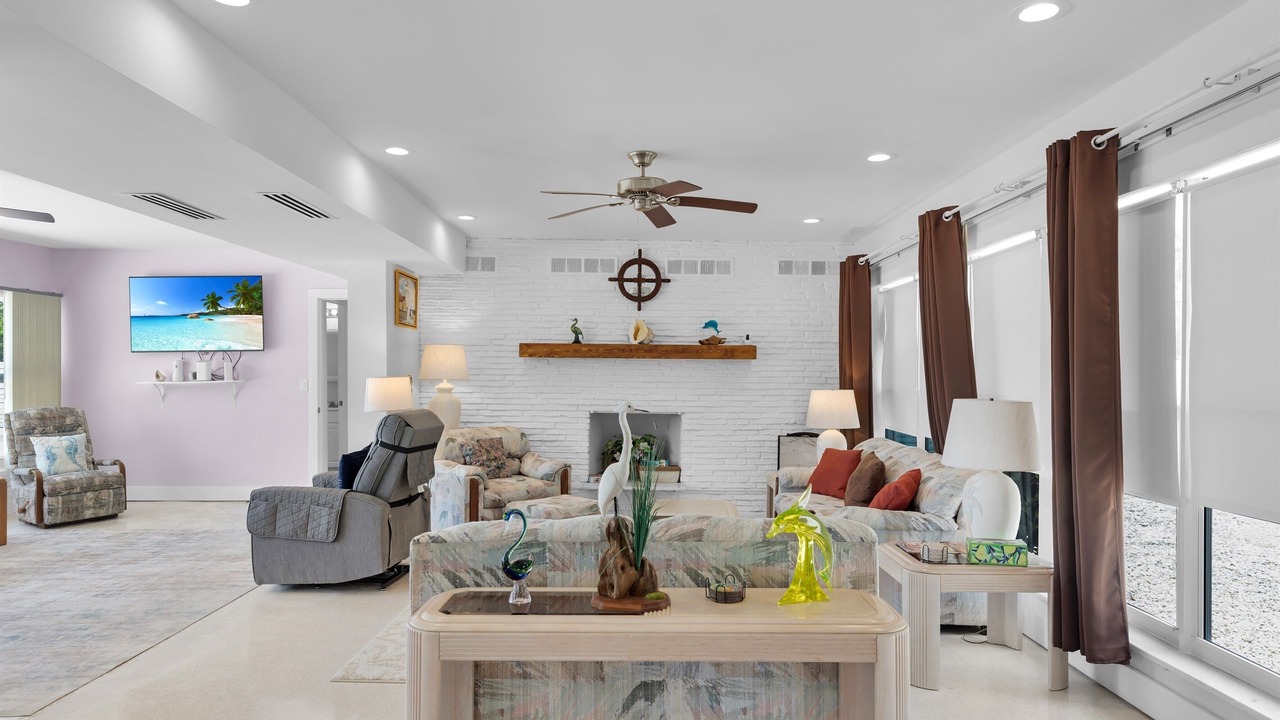 Photo of Bedroom in Venetian Shores