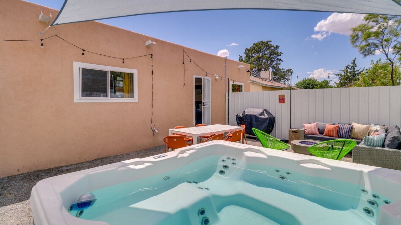 Photo of Patio Balcony in Near North Valley