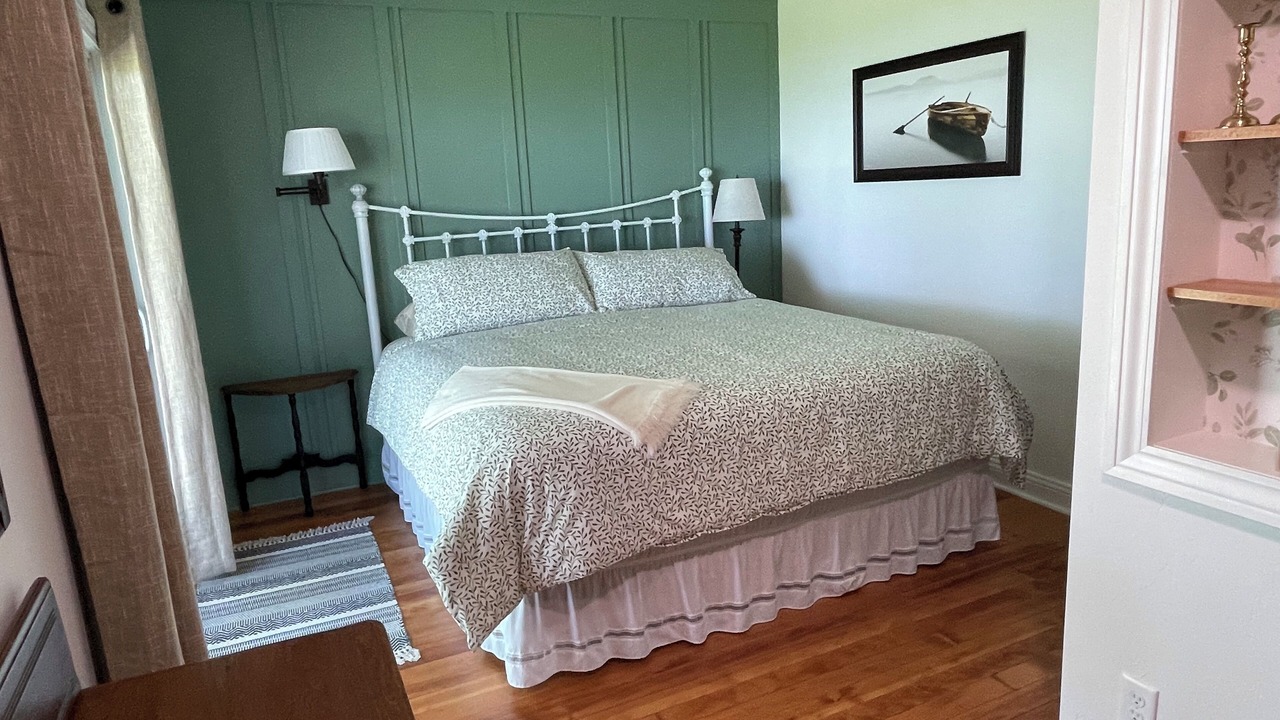 Photo of Bedroom in Black Wolf
