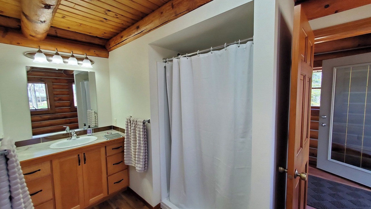 Photo of Bathroom in Pickerel