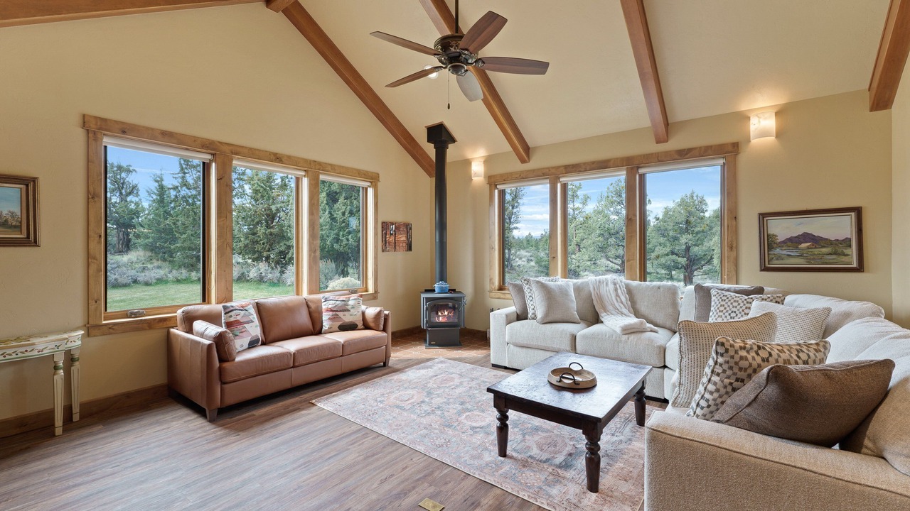 Photo of Livingroom in Bend