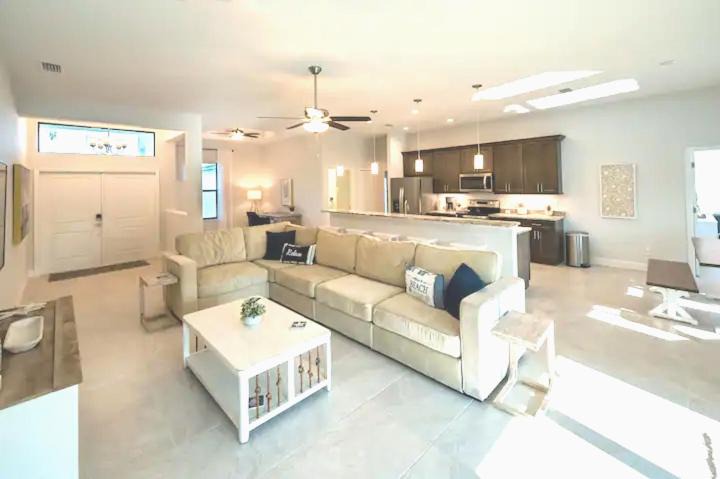 Photo of Livingroom in Caloosahatchee