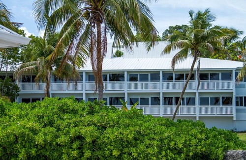 Marathon Resort | Your Home Away From Home! Free Parking and Bike Rental, Tennis Court, Hot Tub