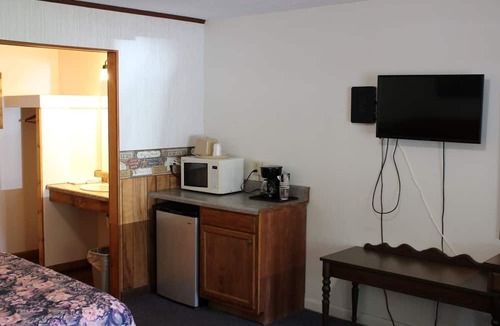 Cherokee Hotel | Two Rivers Lodge
