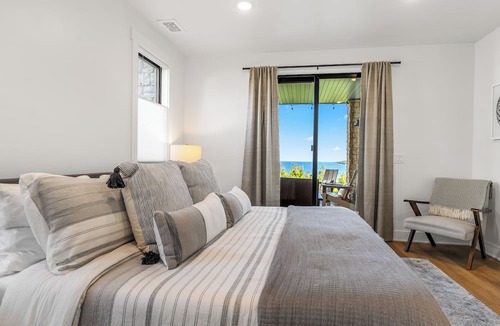 Sister Bay Condo | Luxury Condo with Awesome View of Sister Bay