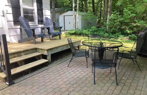 Sister Bay House | Retreat on a wooded lot within walking distance of downtown!