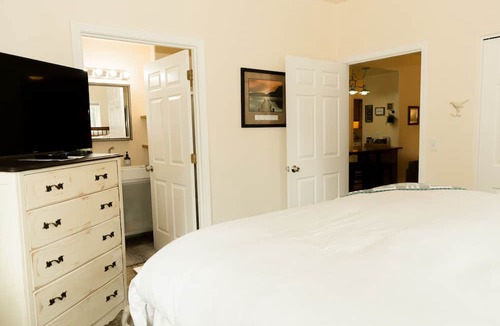 Sunriver Condo | A/C- Family Friendly - Forest View- Pool and Hot Tub