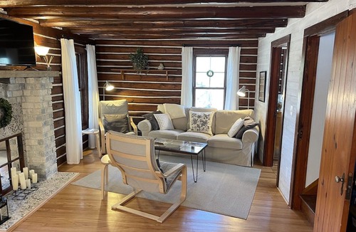 Sister Bay Cabin | Updated Vintage 1938 Log Cabin – Walk to Sister Bay