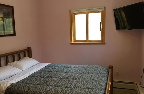 Eagle River Cabin | Eagle River Cabin. Close to Public Beach, Boat Landing, Downtown, & Trails!