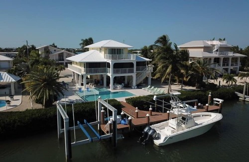 Marathon House | Outstanding pool and outdoor area 5 minute walk to beach!