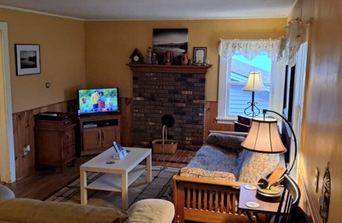 Plattsburgh Cabin | Lynn`s Cottage at Heron Ledge