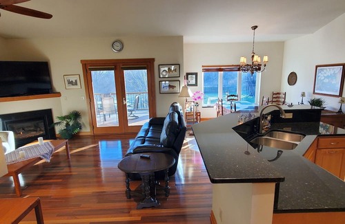 Deerfield Condo | Exceptional Comfort Quiet Clean 4 Bed 3 Bath next to woods - 21 min to Madison