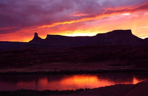 Moab Cabin | Queen, river view, disc golf, kayaks, ATV, wildlife, hiking, beach, pet friendly