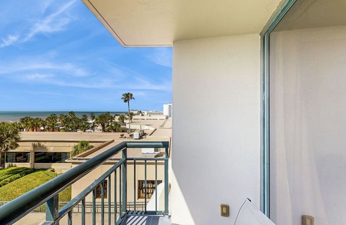 Galveston Apartment | San Luis Resort studio with Gulf view, pool, hot tub, fitness room & firepit