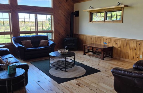Chetek House | 4 bedroom house in Chetek with AC and fitness room, horse stable upon request