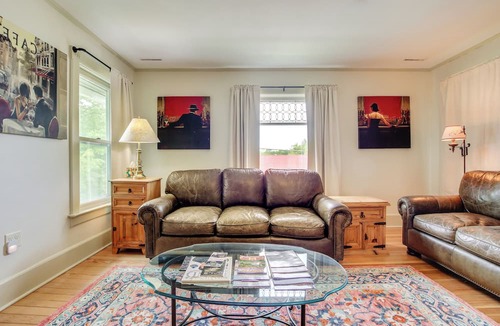 Elkhart Lake Apartment | Cozy Elkhart Lake Apartment: Walk to Town & Dining
