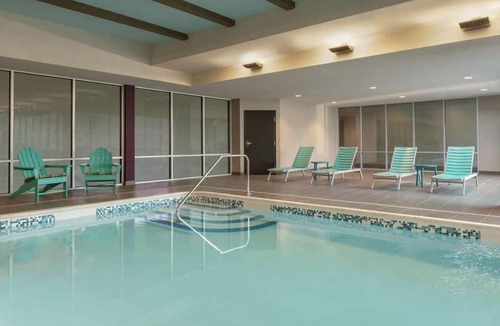 Williamsville Hotel | Ideal Location! 3 Classy Units, Onsite Pool, Free Breakfast, Pets Allowed!