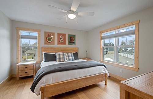 Sister Bay House | Luxury Family Retreat - Game Room, Chef’s Kitchen, Walk to Shops & Shoreline 🏖️