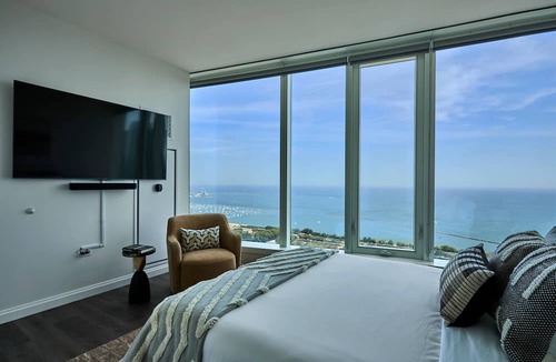 The Loop Apartment | 43rd-Floor Luxury Escape + Lake Views