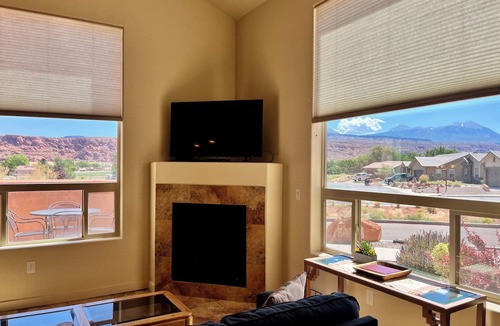 Moab South Valley House | 9A1 Shared Pool/Hot Tub, Views, Private Garage and Patio