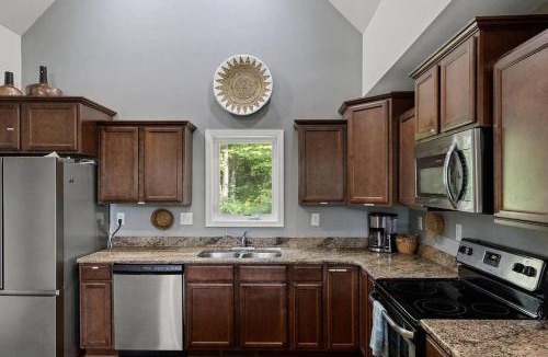 Louisa House | 5 bedroom, Lakeside Family Getaway with Playground