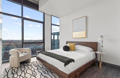 West Loop Apartment | Fulbrix Bright Designer Apartments with West Loop Views