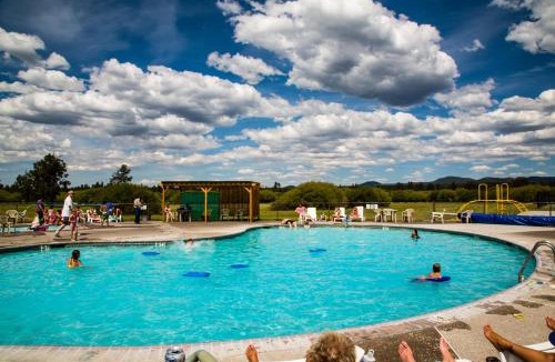 Three Rivers Resort | Bend-Sunriver Camping Resort 24 ft. Yurt 9