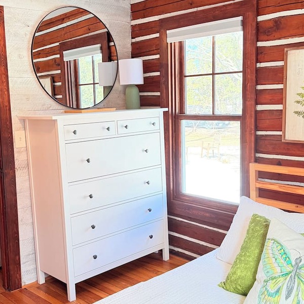 Updated Vintage 1938 Log Cabin – Walk to Sister Bay in Sister Bay