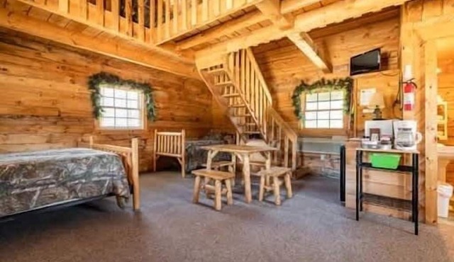 Sleeps 7 Rustic Loft at Riviera Resort! in Neillsville