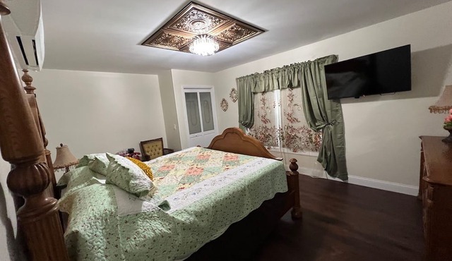 Holland Farmhouse Inn B & B in Holland