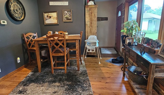 Charming 2-bedroom house in tranquil Mukwonago . 25 min to downtown Milwaukee. in Mukwonago
