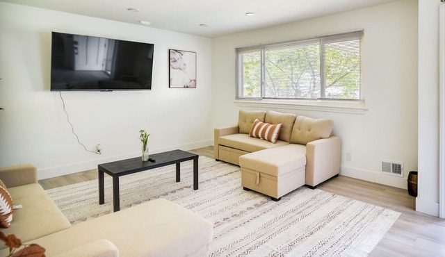 Pet-friendly Norfolk Retreat ~ 7 Mi to Beach! in Norfolk