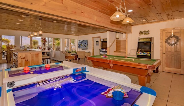 Tanasi Lodge - Weddings - Retreats - Gathering in Sevierville