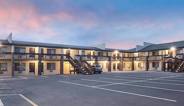 Pleasant Stay, Convenient Location! 2 Relaxing Units, Free Parking, Outdoor Pool in Grand Canyon Village