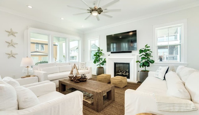 Private Pool, Hot Tub, Fireplace, Elevator, Designer Interior, Easy Beach Access in Jamaica Beach